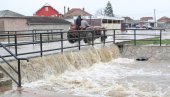 POPLAVE I NA KOSOVU I METOHIJI: Na severu se voda približila kućama, pojedini putevi neprohodni zbog vode