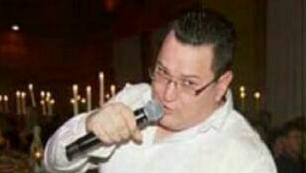 ПРЕ ГОДИНУ ДАНА КРУШЕВАЦ ЈЕ ОСТАО БЕЗ ВЕЛИКОГ ПЕВАЧА: Његов глас нико не може да заборави (ВИДЕО) ПРЕ ГОДИНУ ДАНА КРУШЕВАЦ ЈЕ ОСТАО БЕЗ ВЕЛИКОГ ПЕВАЧА: Његов глас нико не може да заборави (ВИДЕО)