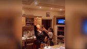 ЛЕПА БРЕНА СЕ ПРОВОДИ У КУХИЊИ: Певачица сутра слави Аранђеловдан, весело у кући (ВИДЕО) ЛЕПА БРЕНА СЕ ПРОВОДИ У КУХИЊИ: Певачица сутра слави Аранђеловдан, весело у кући (ВИДЕО)