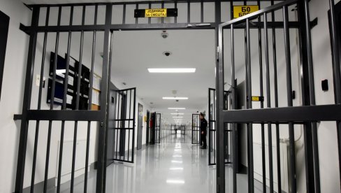 У ЗАТВОРУ У НИШУ ПРОНАЂЕНО ТЕЛО ЗАТВОРЕНИКА (34) Исечен у пределу врата, ево шта је пронађено поред њега