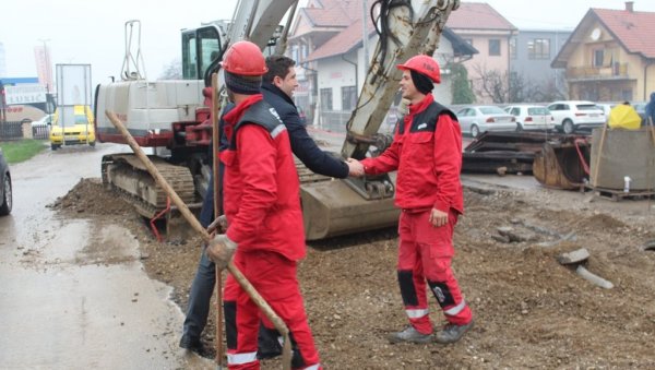 РЕКОНСТРУКЦИЈА УЛИЦЕ СТЕФАНА ДЕЧАНСКОГ: Радови у Бијељини не стају РЕКОНСТРУКЦИЈА УЛИЦЕ СТЕФАНА ДЕЧАНСКОГ: Радови у Бијељини не стају