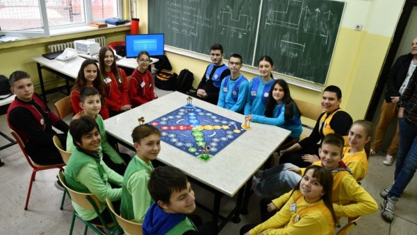 САОБРАЋАЈНИ ЗНА(Л)ЦИ: Едукативни квиз за краљевачке основце САОБРАЋАЈНИ ЗНА(Л)ЦИ: Едукативни квиз за краљевачке основце