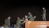 СИТУАЦИЈА У РАШКИ ТЕШКА, НА ТЕРЕНУ И ВОЈСКА: Превентивно евакуисана жена, нема жртава СИТУАЦИЈА У РАШКИ ТЕШКА, НА ТЕРЕНУ И ВОЈСКА: Превентивно евакуисана жена, нема жртава