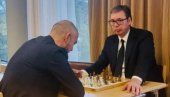 PREDAH UZ PARTIJU ŠAHA: Vučić objavio fotografiju iz Brisela (FOTO) PREDAH UZ PARTIJU ŠAHA: Vučić objavio fotografiju iz Brisela (FOTO)