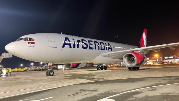 ДРАМА У АВИОНУ ИЗ СРБИЈЕ: Лет из Београда до Лондона принудно слетео у Праг ДРАМА У АВИОНУ ИЗ СРБИЈЕ: Лет из Београда до Лондона принудно слетео у Праг