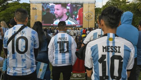 UŽIVO, ARGENTINA - MEKSIKO: Nestvarna atmosfera na stadionu