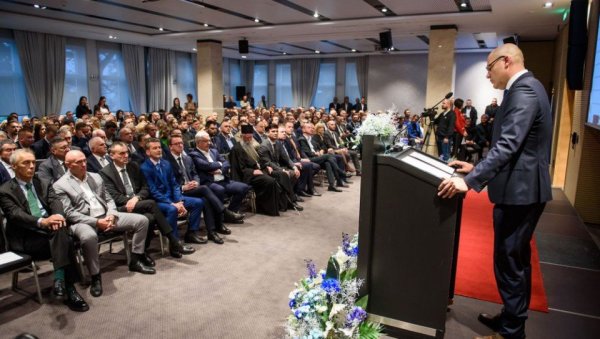 БОЖОВИЋ: БУДВА ПОКРЕНУЛА ТОЧАК РАЗВОЈА- Дану Општине присуствовао и митрополит Јоаникије БОЖОВИЋ: БУДВА ПОКРЕНУЛА ТОЧАК РАЗВОЈА- Дану Општине присуствовао и митрополит Јоаникије