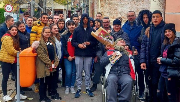 ПОРУЧИЛИ ДА НИЈЕ САМА: У Белој Цркви одржан скуп подршке девојчици, жртви предатора ПОРУЧИЛИ ДА НИЈЕ САМА: У Белој Цркви одржан скуп подршке девојчици, жртви предатора