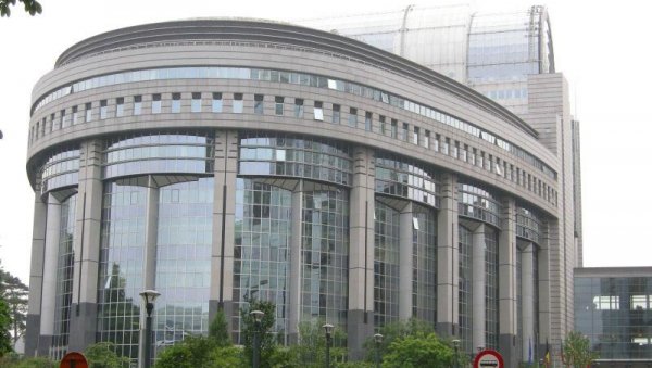 ХРВАТИ ШАЉУ 12 ПОСЛАНИКА У БРИСЕЛ: ХДЗ-у највише места, следи СДП ХРВАТИ ШАЉУ 12 ПОСЛАНИКА У БРИСЕЛ: ХДЗ-у највише места, следи СДП