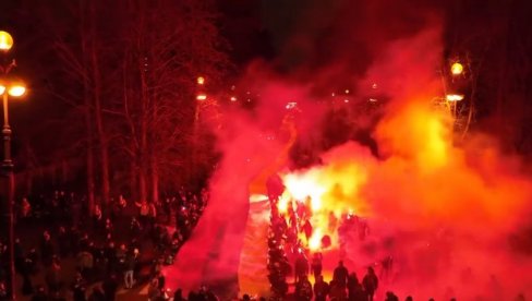NEVEROVATNO: Ovo su Rusi izneli na ulice u slavu Srbije! (VIDEO) NEVEROVATNO: Ovo su Rusi izneli na ulice u slavu Srbije! (VIDEO)
