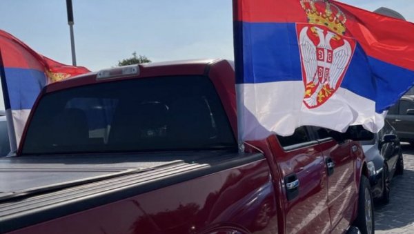 ИНВАЗИЈА СРБА НА КАТАР: Данас све у знаку орлова, а познати српски хит ори се улицама (ФОТО) ИНВАЗИЈА СРБА НА КАТАР: Данас све у знаку орлова, а познати српски хит ори се улицама (ФОТО)