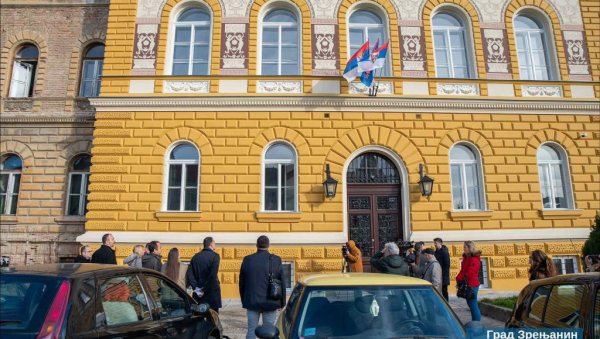 НЕОРЕНЕСАНСА ЛЕПОТИЦА: Обновљена једна од најлепших зграда у Зрењанину НЕОРЕНЕСАНСА ЛЕПОТИЦА: Обновљена једна од најлепших зграда у Зрењанину
