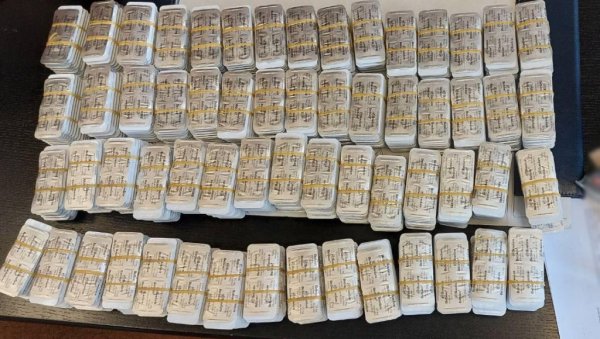 ОТАЦ И СИН РАЗВИЛИ ПОРОДИЧНИ БИЗНИС: Полиција им у кући запленила преко 100.000 таблета седатива ОТАЦ И СИН РАЗВИЛИ ПОРОДИЧНИ БИЗНИС: Полиција им у кући запленила преко 100.000 таблета седатива