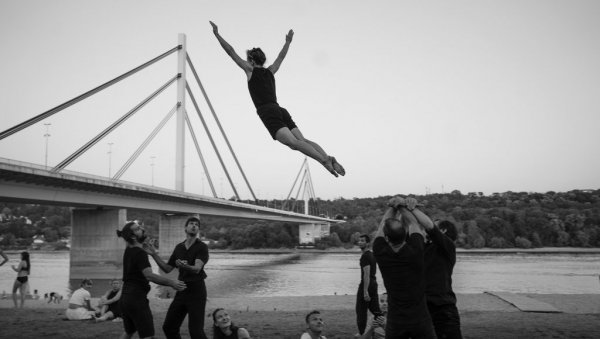 У ПЕТАК ОТВАРАЊЕ ИЗЛОЖБЕ ФОТОГРАФИЈА „НОВОСАДСКЕ УЛИЦЕ“: Град кроз објектив осветлили из другог угла У ПЕТАК ОТВАРАЊЕ ИЗЛОЖБЕ ФОТОГРАФИЈА „НОВОСАДСКЕ УЛИЦЕ“: Град кроз објектив осветлили из другог угла