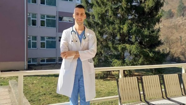БИЛЕЋАНИН НАЈМЛАЂИ ЛЕКАР У РС: Сава Милојевић са 24 године један од 12 најбољих свршених студената медицине БИЛЕЋАНИН НАЈМЛАЂИ ЛЕКАР У РС: Сава Милојевић са 24 године један од 12 најбољих свршених студената медицине
