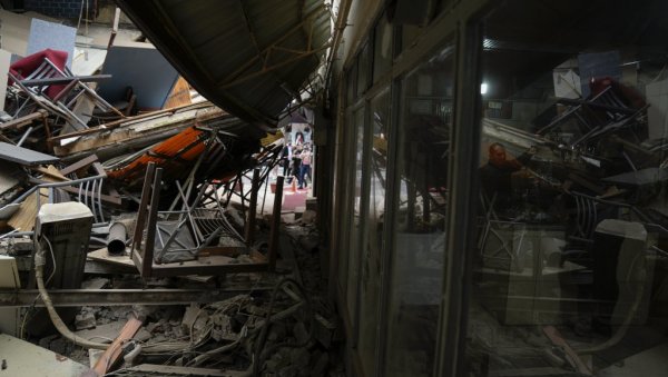 ЈАК ЗЕМЉОТРЕС САД И КОД ИСТАНБУЛА: Не престаје да се тресе у Турској ЈАК ЗЕМЉОТРЕС САД И КОД ИСТАНБУЛА: Не престаје да се тресе у Турској