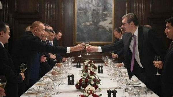 ВУЧИЋ ПРИРЕДИО СВЕЧАНИ РУЧАК ЗА АЛИЈЕВА: Здравица за пријатељство и будућност ВУЧИЋ ПРИРЕДИО СВЕЧАНИ РУЧАК ЗА АЛИЈЕВА: Здравица за пријатељство и будућност