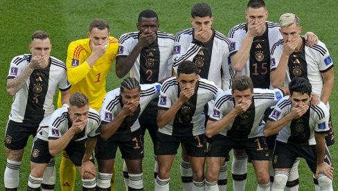 NACISTIČKI SKANDAL? Ovo su dresovi Nemačke za EURO 2024! (FOTO) NACISTIČKI SKANDAL? Ovo su dresovi Nemačke za EURO 2024! (FOTO)
