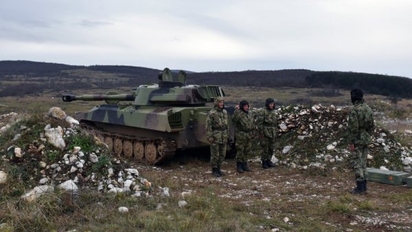 БОРБЕНЕ И ВАТРЕНЕ МОГУЋНОСТИ: Војска Србије гађала из самоходне хаубице 122 мм 2С1 гвоздика (ФОТО) БОРБЕНЕ И ВАТРЕНЕ МОГУЋНОСТИ: Војска Србије гађала из самоходне хаубице 122 мм 2С1 гвоздика (ФОТО)