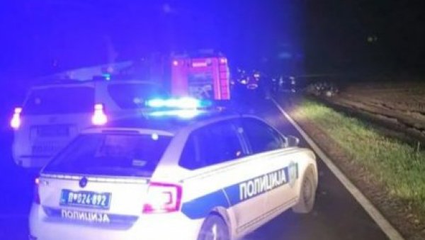 СТРАВИЧНА САОБРАЋАЈКА: Судар камиона и аутомобила, погинула једна особа СТРАВИЧНА САОБРАЋАЈКА: Судар камиона и аутомобила, погинула једна особа