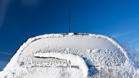 TRIK KOJI ĆE VAS SPASITI STRUGANJA: Kako sprečiti zamrzavanje stakala na automobilu TRIK KOJI ĆE VAS SPASITI STRUGANJA: Kako sprečiti zamrzavanje stakala na automobilu