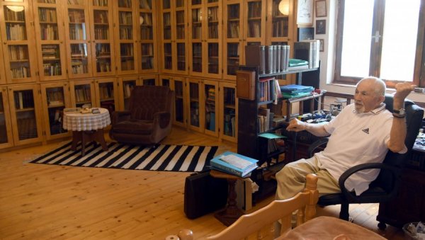 ДИСАО СА СРБИЈОМ, И ЊЕНОМ СУДБИНОМ: Академик Милован Данојлић, великан књижевне речи, преминуо је у 86. години у Француском граду Поатјеу ДИСАО СА СРБИЈОМ, И ЊЕНОМ СУДБИНОМ: Академик Милован Данојлић, великан књижевне речи, преминуо је у 86. години у Француском граду Поатјеу