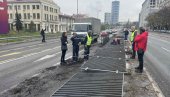 ПИЈАНИ ВОЗАЧ РАЗНЕО ОГРАДУ КОД САЈМА: Репортери новости на лицу места (ФОТО)