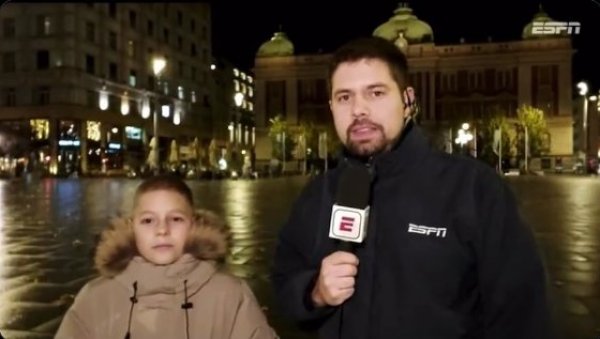 СВЕТСКИ ХИТ: Бразилска телевизија правила анкету у Београду, дечак из Србије им очитао лекцију (ВИДЕО) СВЕТСКИ ХИТ: Бразилска телевизија правила анкету у Београду, дечак из Србије им очитао лекцију (ВИДЕО)