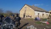 PRIVEDENO VIŠE OD 100 MIGRANATA: Policija pretražuje teren (VIDEO) PRIVEDENO VIŠE OD 100 MIGRANATA: Policija pretražuje teren (VIDEO)