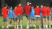 A PRED MEČ ODLUKE, SRBIJA - ŠVAJCARSKA: Evo zašto se na treningu orlova pojavilo samo 16 od 26 fudbalera (VIDEO) A PRED MEČ ODLUKE, SRBIJA - ŠVAJCARSKA: Evo zašto se na treningu orlova pojavilo samo 16 od 26 fudbalera (VIDEO)