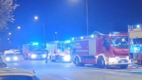 GORE BARAKE U BLOKU 70A: Veliki požar na Novom Beogradu, četiri vatrogasne ekipe na terenu (VIDEO)