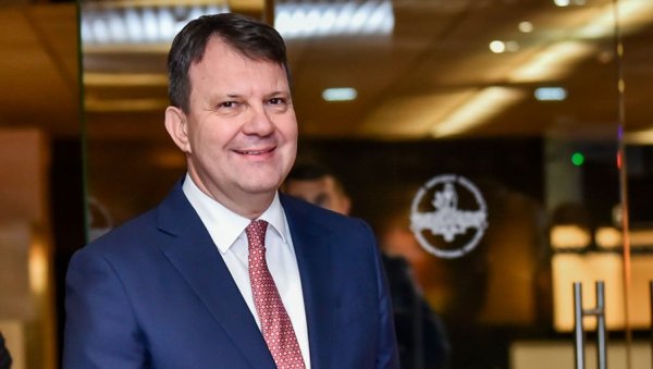 НЕМА ПОВЛАШЋЕНИХ: Мировић возио 25 км брже него што је дозвољено НЕМА ПОВЛАШЋЕНИХ: Мировић возио 25 км брже него што је дозвољено