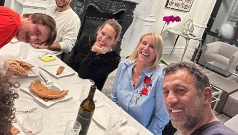 MOJ OMILJENI PRAZNIK: Kako su Ana i Vlade Divac proslavili Tenksgiving (FOTO) MOJ OMILJENI PRAZNIK: Kako su Ana i Vlade Divac proslavili Tenksgiving (FOTO)