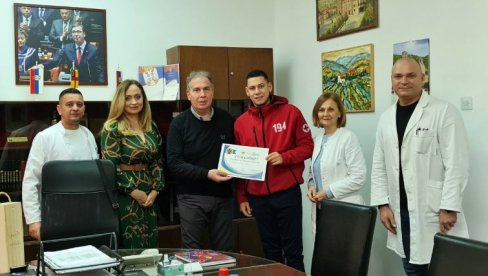 OVAKVI MLADI LJUDI SU NAM POTREBNI: Vozaču Hitne pomoći, koji je vratio izgubljeni novčanik sa novcem Albancu, zahvalnica za čovečnost OVAKVI MLADI LJUDI SU NAM POTREBNI: Vozaču Hitne pomoći, koji je vratio izgubljeni novčanik sa novcem Albancu, zahvalnica za čovečnost