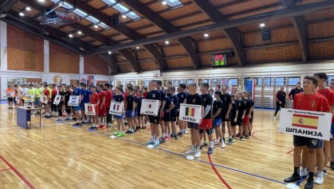 KAD MOŽE U KATARU, MOŽE I U ŠAPCU: I u gradu na Savi organizovano Svetsko prvenstvo u fudbalu (FOTO) KAD MOŽE U KATARU, MOŽE I U ŠAPCU: I u gradu na Savi organizovano Svetsko prvenstvo u fudbalu (FOTO)