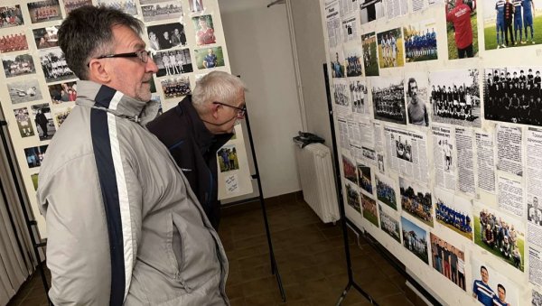 ВЕК „БУБАМАРЕ“ У ЂУРИНОЈ ВАРОШИ: У Српској Црњи обележили сто година постојања ФК Будућност (ФОТО) ВЕК „БУБАМАРЕ“ У ЂУРИНОЈ ВАРОШИ: У Српској Црњи обележили сто година постојања ФК Будућност (ФОТО)