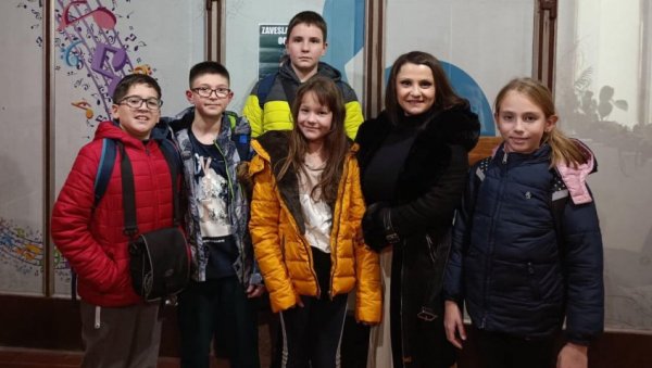 ОДЛИЧНИ НА РЕПУБЛИЧКОМ ТАКМИЧЕЊУ: Ђаци музичке школе у Кладово донели осам награда (ФОТО) ОДЛИЧНИ НА РЕПУБЛИЧКОМ ТАКМИЧЕЊУ: Ђаци музичке школе у Кладово донели осам награда (ФОТО)