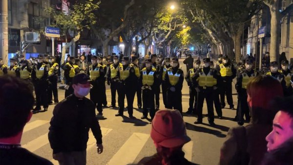 ПРОТЕСТИ У КИНИ: Демонстрације због строгих мера против корона вируса ПРОТЕСТИ У КИНИ: Демонстрације због строгих мера против корона вируса