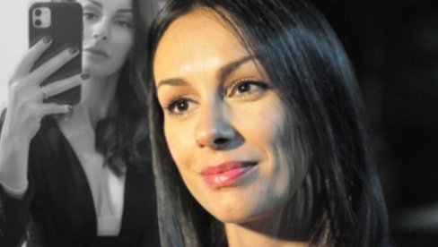 DUBOK ŠLIC I ZAVODLJIVI DEKOLTE: Sloboda Mićalović nikada izazovnija (FOTO) DUBOK ŠLIC I ZAVODLJIVI DEKOLTE: Sloboda Mićalović nikada izazovnija (FOTO)