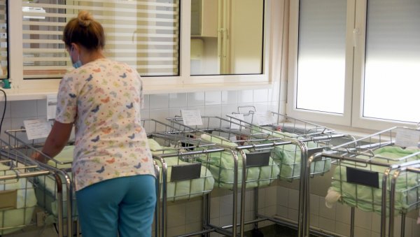 НАЈМЛАЂА МАМА ИМАЛА 13 ГОДИНА: Прошле године у престоници био 761 порођај више него у 2021. години НАЈМЛАЂА МАМА ИМАЛА 13 ГОДИНА: Прошле године у престоници био 761 порођај више него у 2021. години