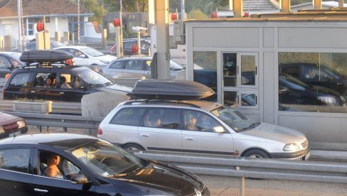 RODITELJI NA OVO POSEBNO DA OBRATE PAŽNJU: Deca visine do 1,35 metara moraju imati posebna sedišta