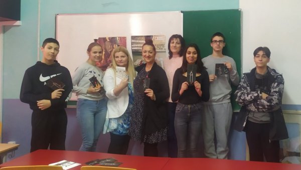 РАДИОНИЦЕ И ПРЕДАВАЊА О СИДИ: Пиротска Средња стручна школа едукује и информише ђаке РАДИОНИЦЕ И ПРЕДАВАЊА О СИДИ: Пиротска Средња стручна школа едукује и информише ђаке