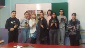 РАДИОНИЦЕ И ПРЕДАВАЊА О СИДИ: Пиротска Средња стручна школа едукује и информише ђаке РАДИОНИЦЕ И ПРЕДАВАЊА О СИДИ: Пиротска Средња стручна школа едукује и информише ђаке