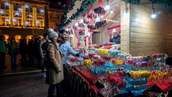 НОВОСАДСКИ ЗИМЗОЛЕНД : Празнична атмосфера и програми на Тргу слободе НОВОСАДСКИ ЗИМЗОЛЕНД : Празнична атмосфера и програми на Тргу слободе