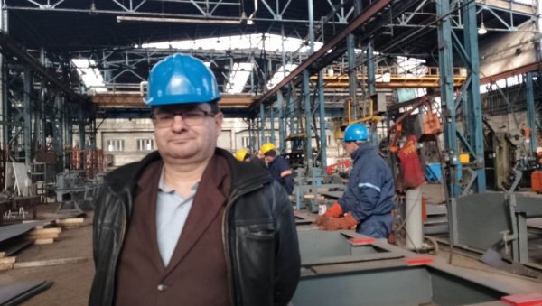 ДОМАЋА ПАМЕТ ОЖИВЕЛА ГОШУ: Фабрика шинских возила у Смедеревској Паланци почела серијску производњу вагона за превоз контејнера ДОМАЋА ПАМЕТ ОЖИВЕЛА ГОШУ: Фабрика шинских возила у Смедеревској Паланци почела серијску производњу вагона за превоз контејнера