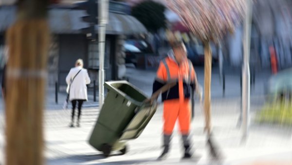 САМО ИМ ЈЕ РЕКАО ДА НЕ БАЦАЈУ ПО УЛИЦИ: Инцидент на Зеленом венцу, нападнут радник  Градске чистоће (ВИДЕО)