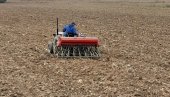 СУТРА ПОДЕЛА БЕСПЛАТНИХ РАМОВА ЗА ТРАКТОРЕ: Акцији у Крушевцу присуствују и министри СУТРА ПОДЕЛА БЕСПЛАТНИХ РАМОВА ЗА ТРАКТОРЕ: Акцији у Крушевцу присуствују и министри