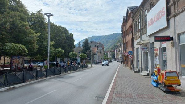 „СНИМАЈУ“ УЖЕ ЈЕЗГРО ГРАДА: Почело мерење квалитета ваздуха у Зворнику „СНИМАЈУ“ УЖЕ ЈЕЗГРО ГРАДА: Почело мерење квалитета ваздуха у Зворнику