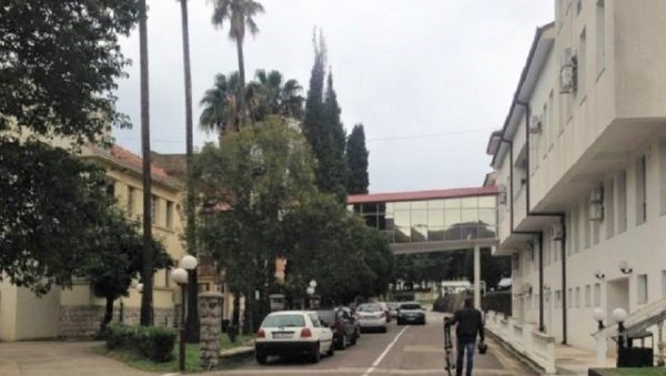 БЕЗ РЕШЕЊА ЗА БОЛНИЦУ МЕЉИНЕ: Запослени предстају да са радом 1. јануара? БЕЗ РЕШЕЊА ЗА БОЛНИЦУ МЕЉИНЕ: Запослени предстају да са радом 1. јануара?