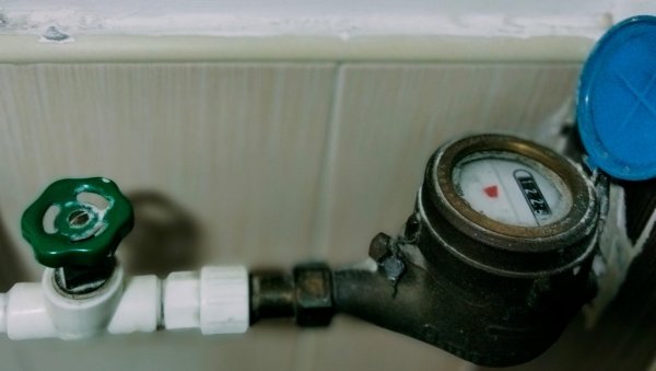 ЗАШТИТИТЕ ВОДОМЕРЕ ОД СМРЗАВАЊА : Савет надлежних - Ево како да спречите пуцање водоводних инсталација ЗАШТИТИТЕ ВОДОМЕРЕ ОД СМРЗАВАЊА : Савет надлежних - Ево како да спречите пуцање водоводних инсталација